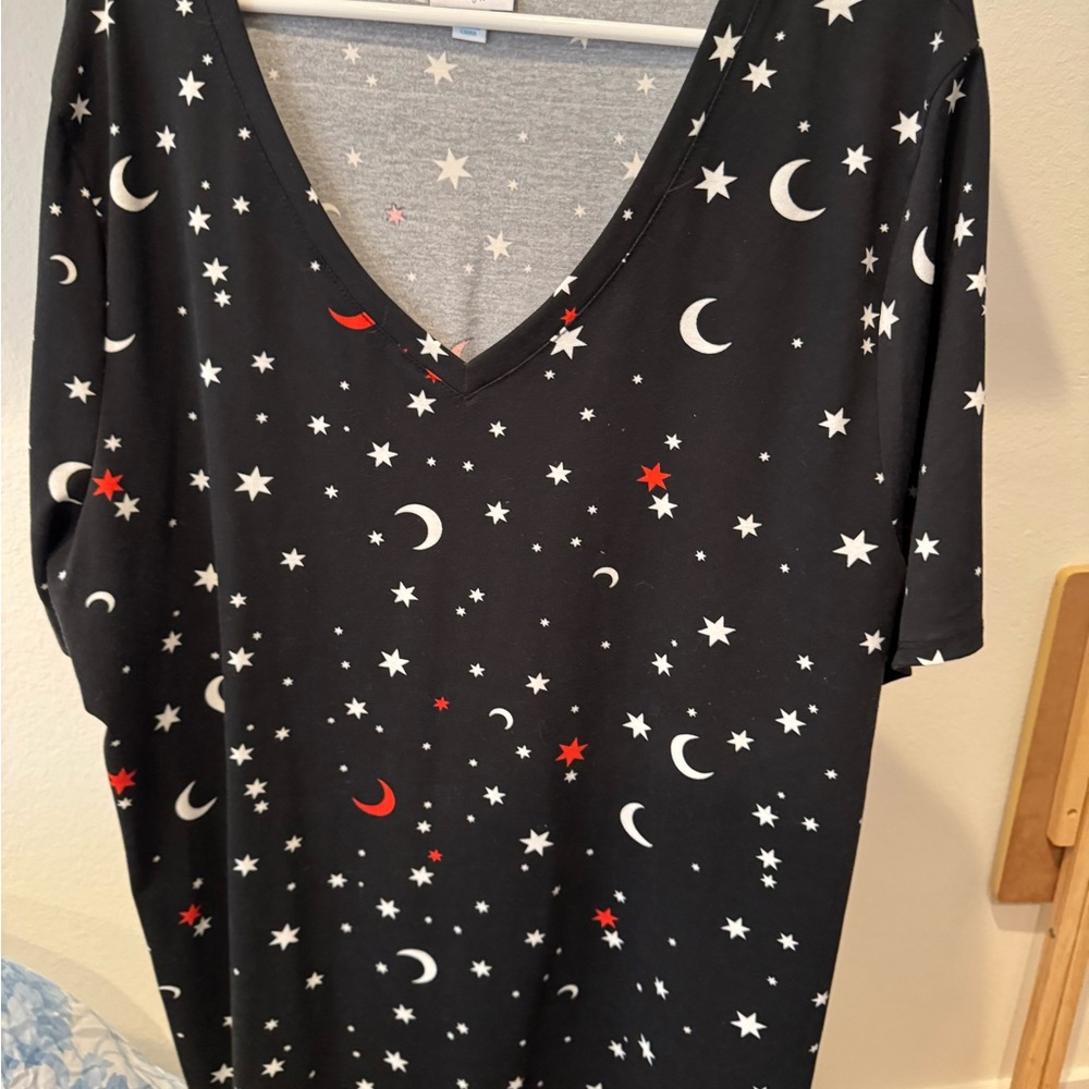 LuLaRoe Black V-Neck Tee with White Stars and Pink Accents